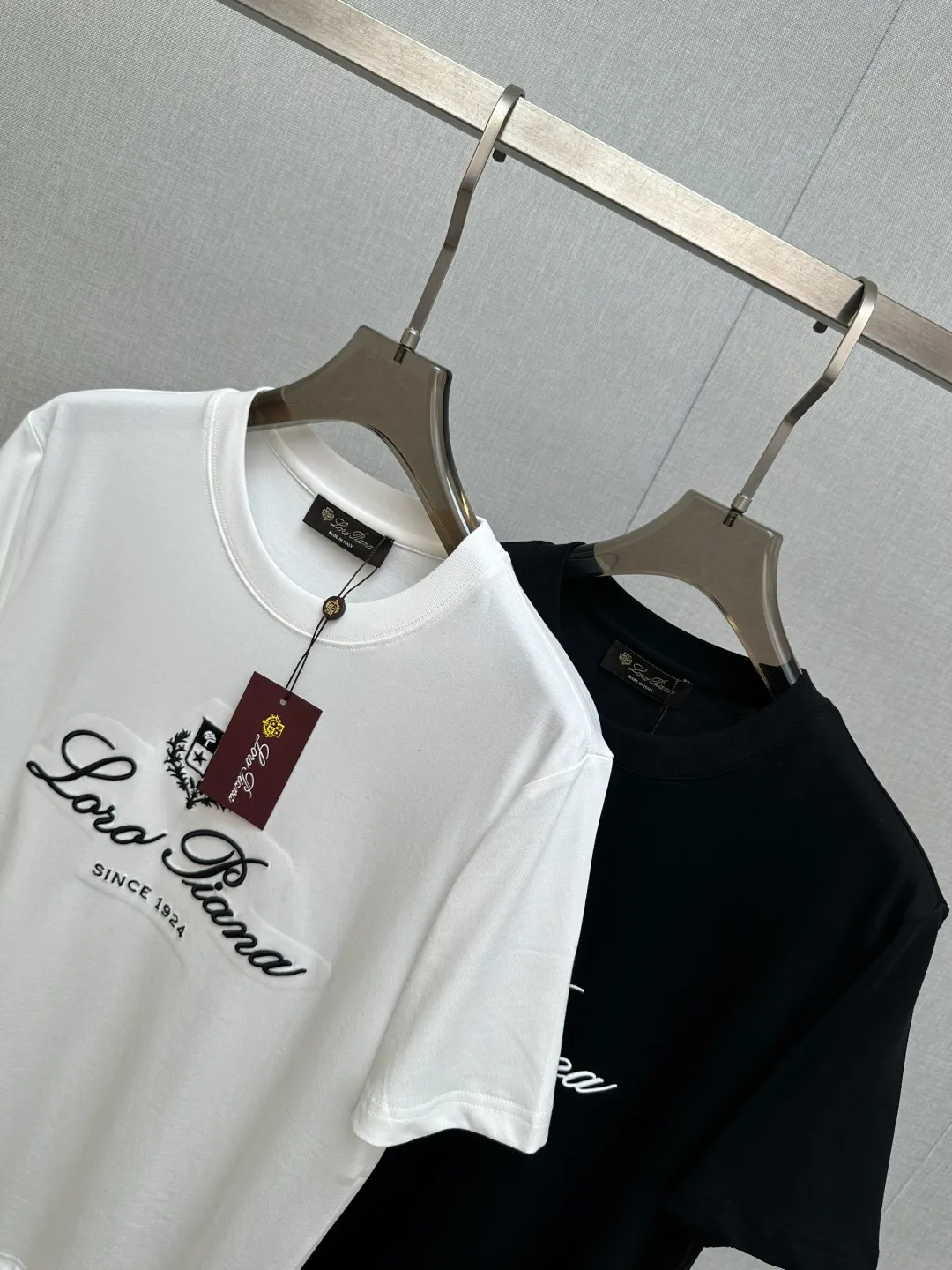 LP top quality 2026 new short sleeves! Original custom fabric, soft to the touch. Top imported private goods, fashionable design and trendy short sleeves, without losing luxury. There is no doubt about the quality. The upper body effect is awesome, luxury official website Same Style! Size M—3XL